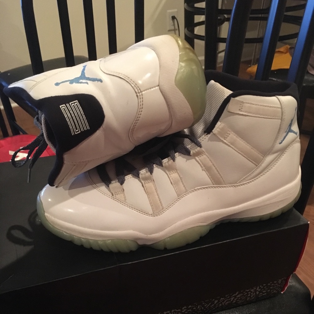 Jordan 11 legend blue